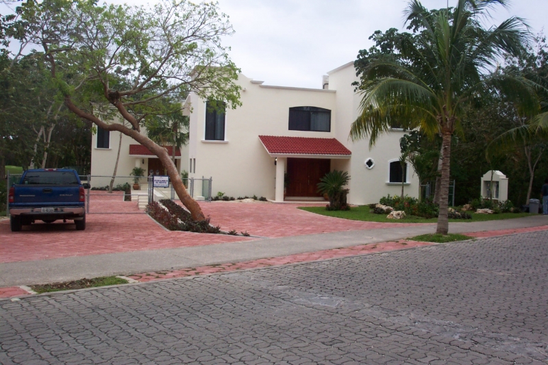 RESIDENCIAS PLAYACAR